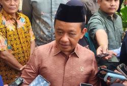 Bahlil Sebut Ada Tangki Mobil Dimodifikasi hingga 1 Ton Picu Antrean BBM Mengular di Makassar