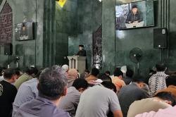 Momen Jemaah Salat Jumat Doakan Keselamatan 5 Jurnalis dan 3 ABK Hilang Kontak di Selat Sunda