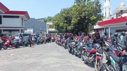 Antrean BBM Mengular hingga Ratusan Meter di Makassar, Sulsel Terapkan Ganjil Genap
