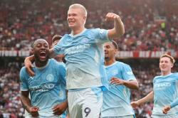 MU Tumbang dari 10 Pemain Man City, Carrick Murka Pertanyakan Gol Haaland