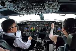 Momen Raja dan Ratu Thailand Jadi Pilot-Kopilot, Terbangkan Pesawat ke Vietnam