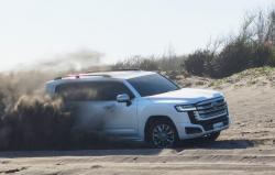 Menguji Ketangguhan Toyota Land Cruiser Hybrid di Jalan Berpasir, Serasa Rally Dakar