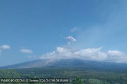 Gunung Semeru Meletus Lagi, Abu Vulkanik Tebal Membubung Setinggi 1 Km ke Langit