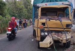 Truk Sembako Seruduk Acara Hajatan dan 7 Mobil di Lumajang, 1 Tewas 7 Luka-Luka