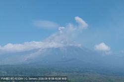 Gunung Semeru Meletus, Muntahkan Abu Vulkanik Tebal Setinggi 700 Meter