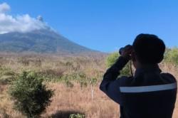 Gunung Ili Lewotolok Erupsi Siang Ini, Abu Vulkanik Tebal Membubung Setinggi 800 Meter