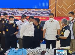 Bea Cukai Sita 1.435 Bal Pakaian Bekas Ilegal, Suahasil: Rugikan Industri hingga Konsumen