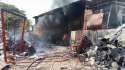 Gudang Pengolahan Barang Bekas di Nganjuk Terbakar, Kerugian Ratusan Juta
