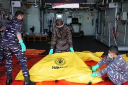 Tim Penyelam TNI AL Temukan 15 Jenazah Korban KM Virgo, Dievakuasi dari Bangkai Kapal