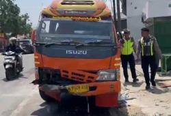 Kecelakaan Beruntun Innova Tabrak 2 Minibus di Bangkalan, 1 Tewas 5 Luka-Luka