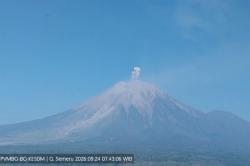 Gunung Semeru Meletus Pagi Ini, Muntahkan Kolom Abu Tebal Setinggi 500 Meter