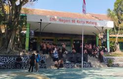 Kepsek SMPN 18 Malang Diduga Aniaya Siswa, Orang Tua Demo ke Sekolah