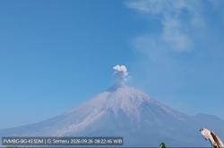 Gunung Semeru Meletus Pagi Ini, Muntahkan Abu Vulkanik 700 Meter ke Langit