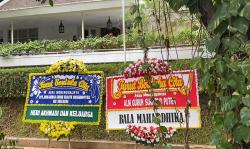 Guruh Sukarnoputra Meninggal Dunia, Karangan Bunga Penuhi Rumah Duka