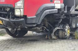 Kecelakaan Truk Tangki LPG Tabrak Pembatas Jalan Tol Jagorawi, Sopir Diduga Microsleep