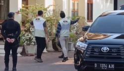 KPK Geledah Rumah Kontraktor Kakak Bupati Pohuwato Diduga terkait OTT Bupati Bolmut