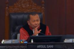 Hakim MK Heran Makna Penyetaraan SMA Gibran: Makanya KPU Agak Puyeng
