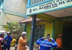 Kebakaran di Ponpes Mamba'ul Ma'arif Denanyar Jombang, Santri Dievakuasi