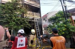 2 Orang Tewas akibat Kebakaran Rumah Sekaligus Gudang Obat di Matraman Jaktim