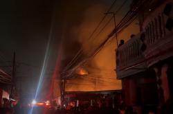 Kebakaran Permukiman Padat di Jalan Kramat Pulo Dalam Senen Jakpus, 30 Unit Damkar Dikerahkan!