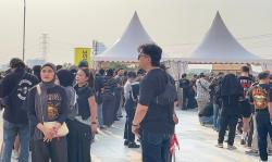 JIS Berubah Jadi Lautan Hitam, Deathbat Serbu Konser Avenged Sevenfold