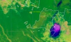 Abu Vulkanik Gunung Anak Krakatau Terpantau hingga 1,8 Km, Menyebar ke Arah Barat