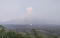 Gunung Semeru Erupsi Beruntun 4 Kali Pagi Ini, Kolom Abu Tembus 1.000 Meter