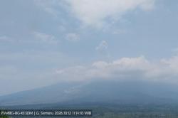 Gunung Semeru Meletus Siang Ini, Muntahkan Abu Tebal Setinggi 900 Meter ke Langit