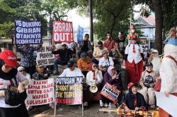 Tuntut Pemakzulan Gibran dari Wapres, Massa Demo di Tugu Tani Jakpus