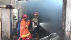 Gudang Peralatan Wedding Organizer di Purwakarta Terbakar, Warga Panik