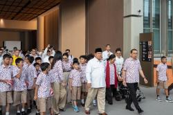 Momen Presiden Prabowo Keliling Museum Nasional Bersama Pelajar, Didampingi Fadli Zon