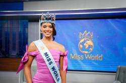 Miss World 2026 Joheirry Mola Sambangi iNews Tower, Senyum Ramah Iringi Setiap Langkah