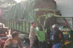 Kecelakaan Truk di Jombang Bikin Macet hingga 2 Km, Sopir Tak Ditemukan