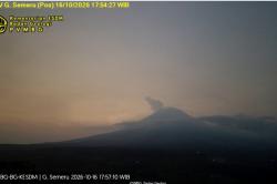 Gunung Semeru Meletus, Muntahkan Kolom Abu Tebal Setinggi 600 Meter ke Langit