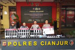 Polisi Bongkar Markas Judi Online di Sukaresmi Cianjur, 9 Orang Jadi Tersangka