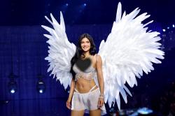 Heboh! Kylie Jenner Debut di Victoria’s Secret Fashion Show 2026 Pakai Bra Rp800 Miliar