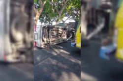 Kecelakaan di Tuban Truk Kontainer Terguling Timpa Avanza, Arus Lalin Macet