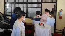 KPK Geledah 7 Ruangan di Pemkab Klaten, Bawa Sejumlah Berkas dalam Koper