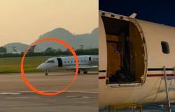 Ngeri! Pintu Pesawat Jet Pribadi Terlepas di Udara