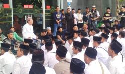 Gema Selawat dan Doa Ribuan Santri Kawal Sidang Gus Yaqut di PN Jakarta