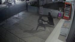 Ibu dan Anak Diserang 4 Perampok Bersenjata Api di Agam Terekam CCTV, 1 Ditangkap