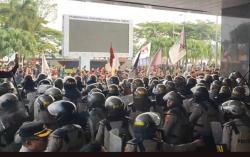 Mahasiswa Demo Gubernur Kaltim, Desak Penetapan Bencana Nasional Karhutla dan Pecat Ajudan Arogan