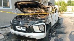 Mitsubishi Pajero Terbakar Hebat di Perumahan Surabaya, Api Nyaris Jalar ke Rumah Warga