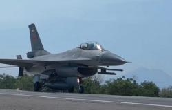 Antisipasi Darurat Perang, TNI AU Uji Coba Pendaratan Pesawat F-16 di Tol Paspro
