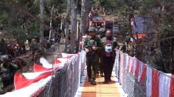 Satgas Teritorial Koops TNI Habema Bangun Jembatan dan Beri Pengobatan Gratis Warga Papua