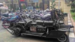 Kendaraan Modifikasi Tank Tempur Ditilang Polisi di Lamongan