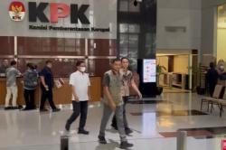 Sestama BNPB Diperiksa KPK 7 Jam terkait Korupsi Dana Bencana, Bawa 2 Tas Besar Isi Apa?