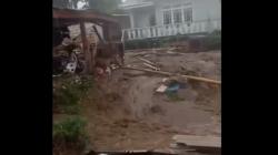 Rumah di Cianjur Roboh Diterjang Banjir, Pasutri Luka Tertimpa Bangunan