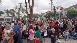 Demo Unik Ibu Berisik di Yogyakarta, Pukul Peralatan Dapur di Titik Nol Kilometer