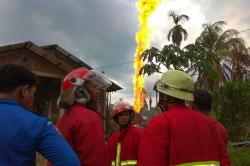 Sumur Minyak Meledak, Api Menyembur hingga Puluhan Meter di Aceh Timur